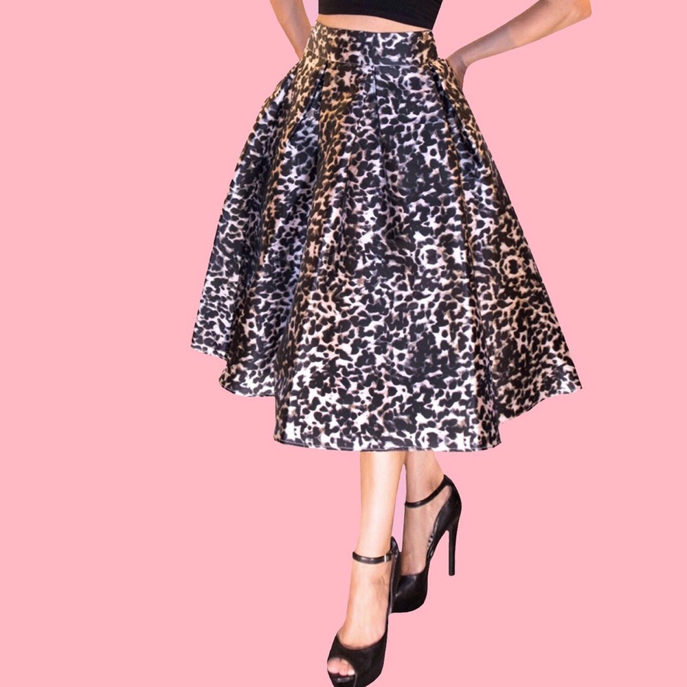 ❌SOLD OUT❌ K&H Purfectly Pleated Swing Skirt - Picture 3 of 5